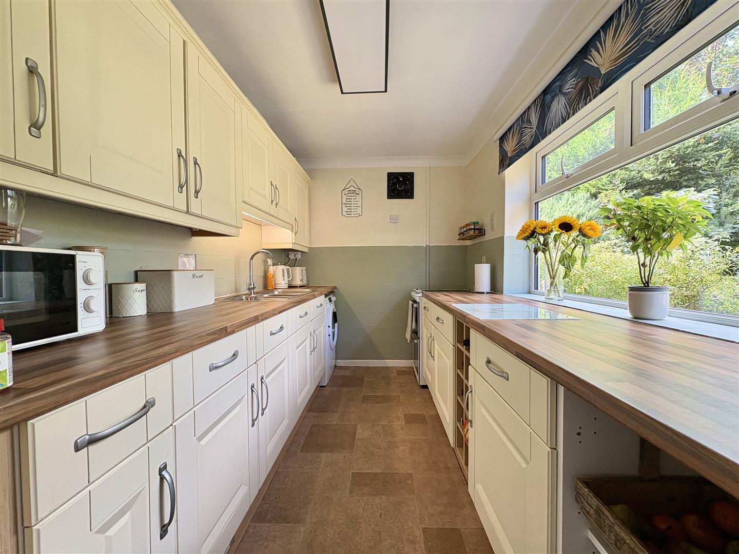 3 bed property in Harrow Lane, St. Leonards-On-Sea